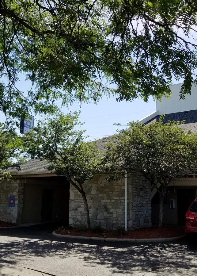 Days Inn & Suites By Wyndham Monroe Exterior foto